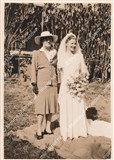 Daphne Munro with her mother Gladys for her Wedding